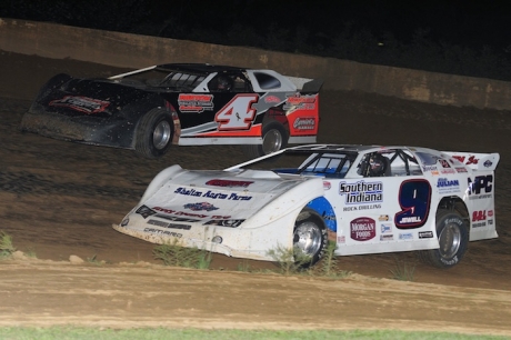 Mike Jewell (9) holds off Victor Lee (4) at Richmond Raceway. (dt52photos.com)