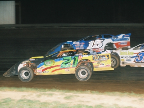 Dan Stone slips past Steve Francis to take the lead on lap 38. (Todd Battin)