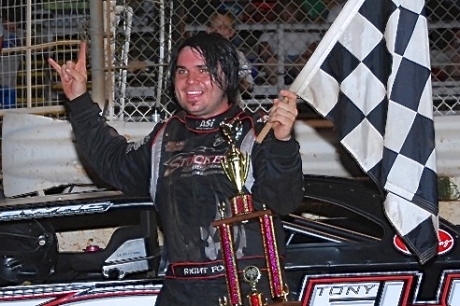 Ronny Lee Hollingsworth celebrates his James Nickoles Memorial victory. (photobyconnie.com)