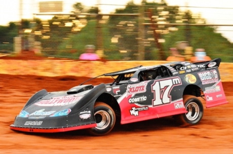 Dale McDowell tunes up before his SRRS victory in Seymour, Tenn. (photobyconnie.com)