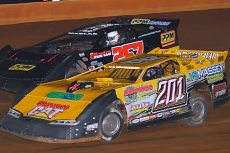 Billy Ogle Jr. (201) jumps ahead on the start of Smoky Mountain's SRRS feature. (Chad Wells)