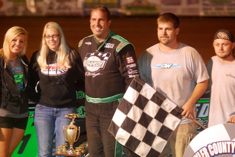 Shane Clanton's team enjoys victory lane. (DirtonDirt.com)