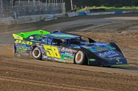 Mark Whitener gets up to speed at North Florida Speedway. (ricksdarkroom.com)