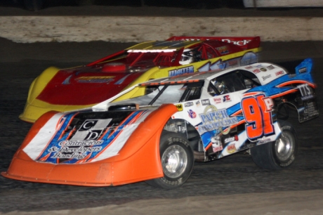 Jason Papich (91P) heads to victory at Santa Maria Speedway. (Jon Paquet)