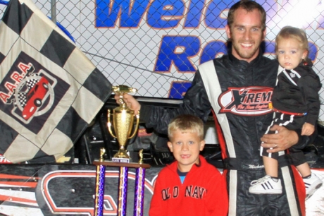 Michael Long won Aug. 18 at Federated Auto Parts Raceway at I-55. (stlracingphotos.com)