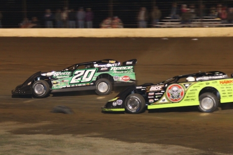 Jimmy Owens (20) kept Scott Bloomquist (0) in check after several restarts. (rdwphotos.smugmug.com)