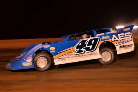 Jonathan Davenport steers toward a $4,000 Jimmy Thomas Memorial victory at EAMS. (Eric Gano)