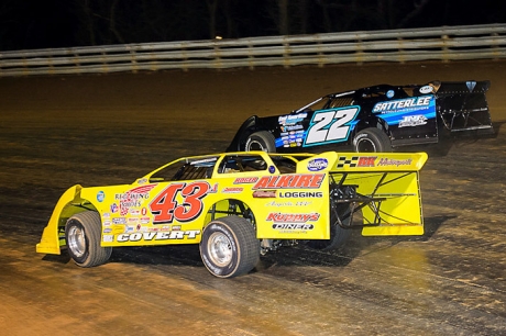 Jason Covert (43a) works under Gregg Satterlee (22) at Hagerstown. (wrtspeedwerx.com)