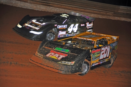 Winner Chris Madden (44) turned back several challenges from Billy Ogle Jr. (201). (mrmracing.net)