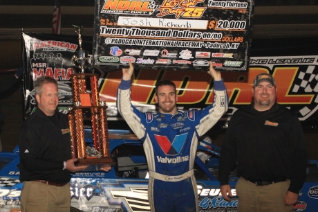 Josh Richards shows off his big check at Paducah. (stlracingphotos.com)