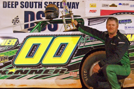 Monte Skinner won April 27 at Deep South Speedway. (HighBanksShots)