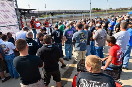 Thursday's drivers' meeting at Eldora. (thesportswire.net)