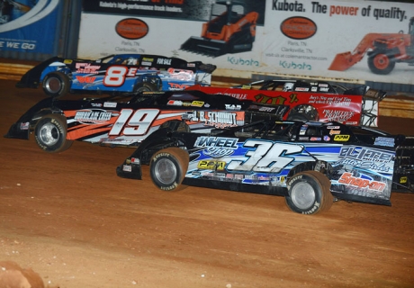 Four-wide action at Clarksville. (dt52photos.com)