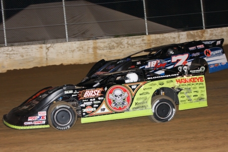 Scott Bloomquist (0) gets the first-lap jump on Kent Robinson (7r). (Jim DenHamer)