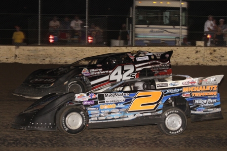 Don Shaw (42) held off Brady Smith (2) to win the BBCS finale. (Scott Swenson)