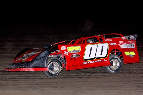 Jesse Stovall heads toward victory at Salina. (Ron Mitchell)