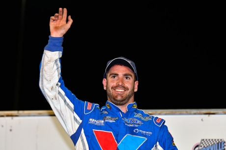 Josh Richards waves in victory lane. (thesportswire.net)