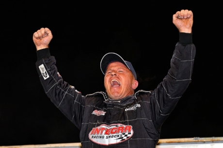 Darrell Lanigan celebrates his $40,000 victory. (thesportswire.net)