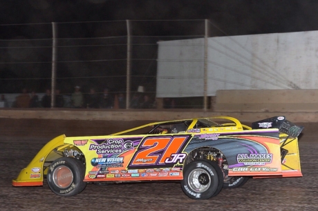 Billy Moyer Jr. heads for victory at Tucson. (photofinishphotos.com)