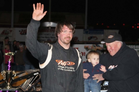 Jonathan Davenport in victory lane. (ZSK Photography)