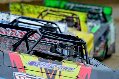 Cars run roofless at Batesville. (rickschwalliephotos.com)