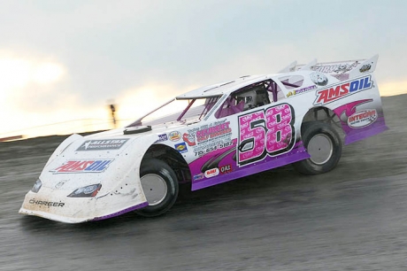 A.J. Diemel blasts around Red River Co-op Speedway. (motorsports-addiction.com)