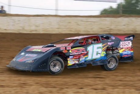 Kevin Claycomb tunes up at PIR on June 26. (erikgrigsbyphotos.com)