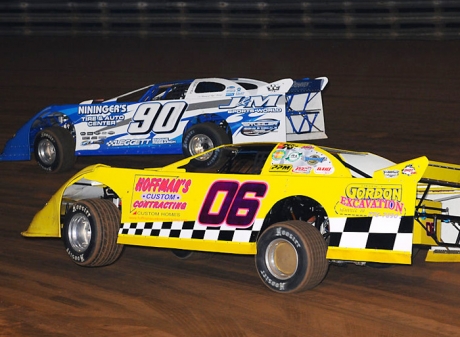 Gary Stuhler (90) gets the jump on polesitter Mike Lupfer (06). (wrtphotos.com)