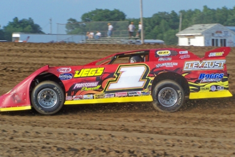 Jon Henry tunes up at Attica. (Dustin Jarrett)