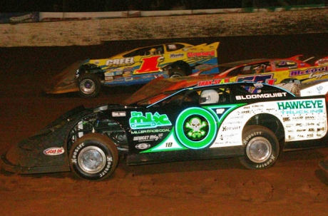 Scott Bloomquist motors toward victory. (Scott Oglesby)