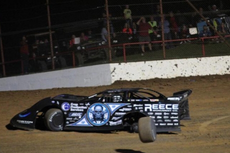 Scott Bloomquist lost a wheel leading the Show-Me 100. (cbracephotos.com)