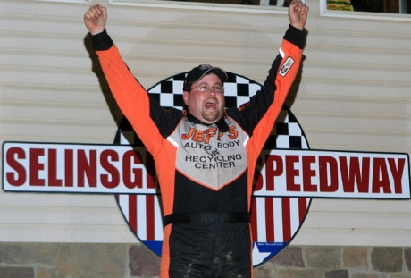 Rine celebrates his third Paul Long Memorial win. (www.pbase.com/cyberslash)