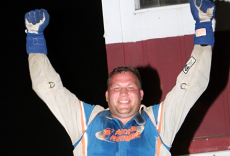 Andy Eckrich celebrates. (mikerueferphotos.photoreflect.com)