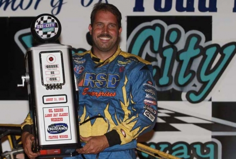 Clanton shows off his fancy Tri-City trophy. (Todd Battin)