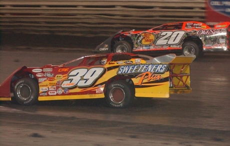 McCreadie (39) battles Stewart (20). (Jeff Bylsma)