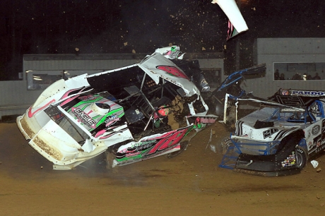 Fast Eddy flips wildly at Brownstown. (stracingphotos.com)