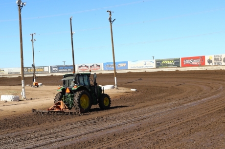 Getting the Central Arizona surface ready. (mikerueferphotos.photoreflect.com)