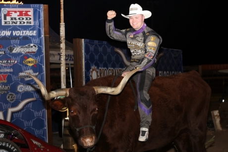 Bobby Pierce riding high at Central Arizona. (Terry Page)
