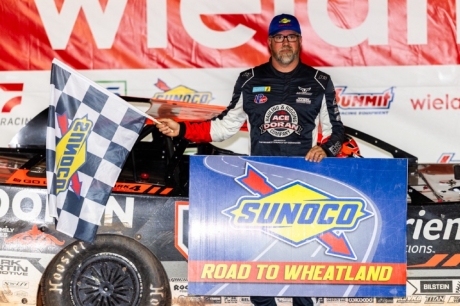 Jonathan Davenport's first visit to victory lane in 2026. (heathlawsonphotos.com)