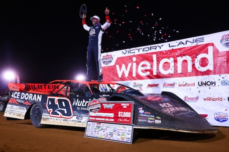 A victorious Jonathan Davenport. (joshjamesartwork.com)