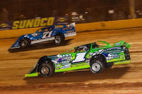 Tyler Erb (1) battles at Golden Isles. (heathlawsonphotos.com)