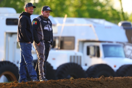 Sam Seawright (right) with crew chief Michael Page (left). (joshjamesartwork.com)