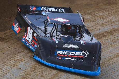 Trey Mills heads for heat victory at Eldora. (joshjamesartwork.com)